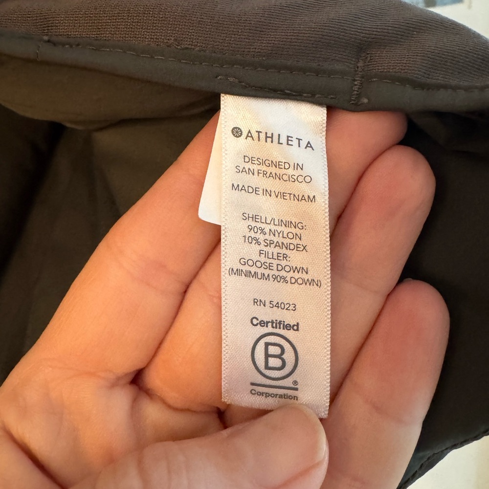 Athleta Inlet Puffer Vest - Picture 8 of 8